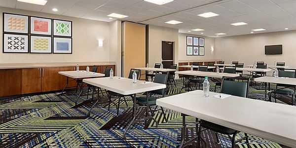 Holiday Inn Express & Suites Auburn - University Area