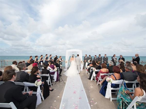 The Sunny Hotel, Curio Collection by Hilton