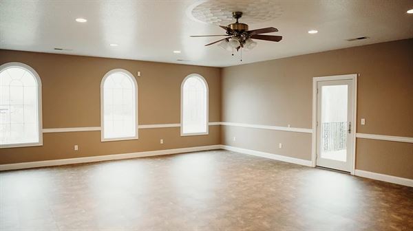 DelMonaco Winery & Vineyards