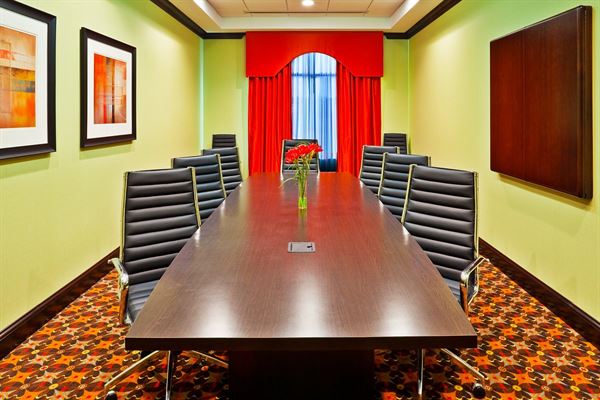 Holiday Inn Express & Suites Nashville-Opryland