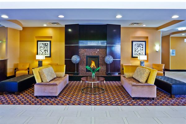 Holiday Inn Express & Suites Nashville-Opryland