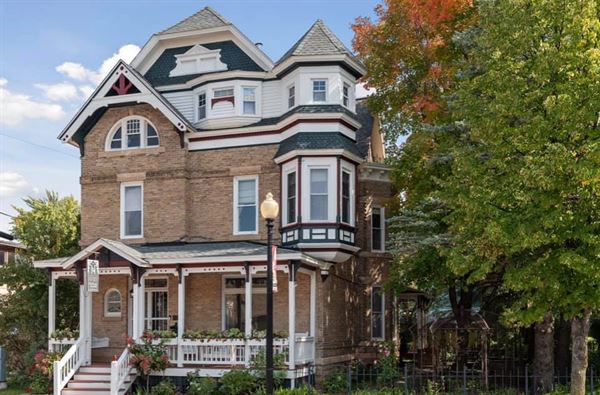 Nicolin Mansion Bed & Breakfast