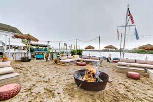 The Beachside Lounge