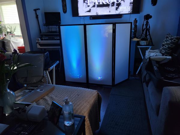 DJ OL'E SKOOL  A La' Carte Music And Lighting Entertainment