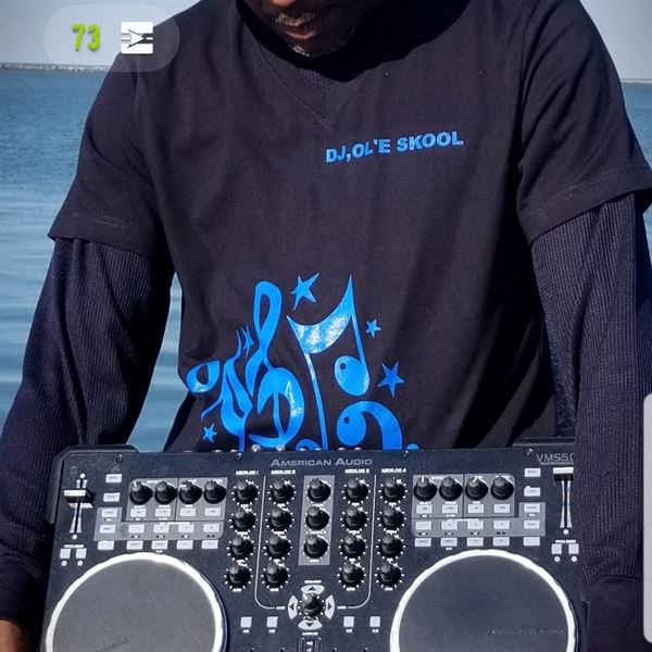 DJ OL'E SKOOL  A La' Carte Music And Lighting Entertainment