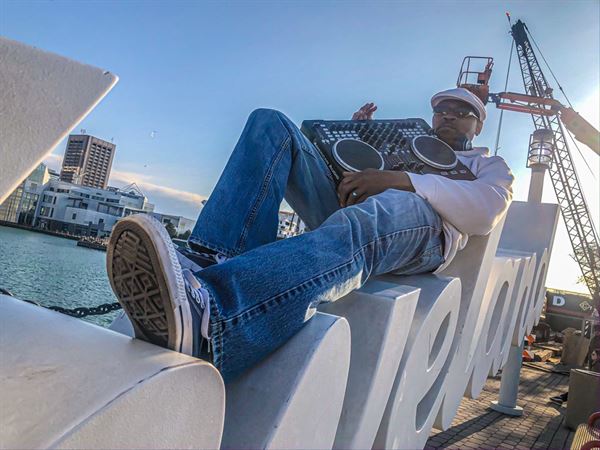 DJ OL'E SKOOL  A La' Carte Music And Lighting Entertainment