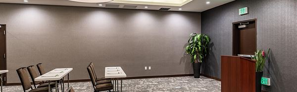 Holiday Inn & Suites