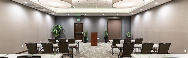 Holiday Inn & Suites