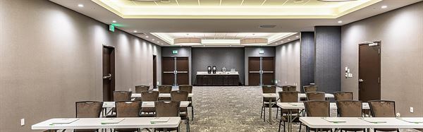 Holiday Inn & Suites