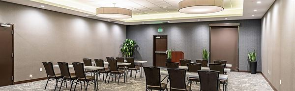 Holiday Inn & Suites