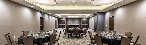 Holiday Inn & Suites