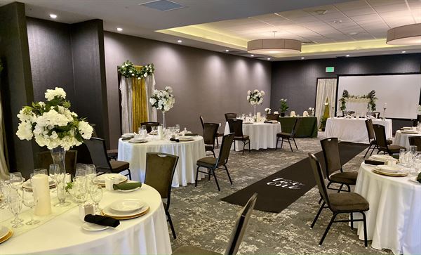 Holiday Inn & Suites