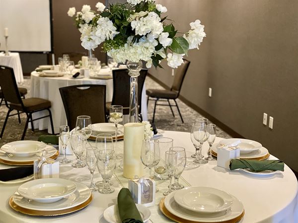 Holiday Inn & Suites