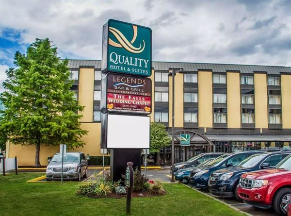 Quality Hotel & Suites At The Falls