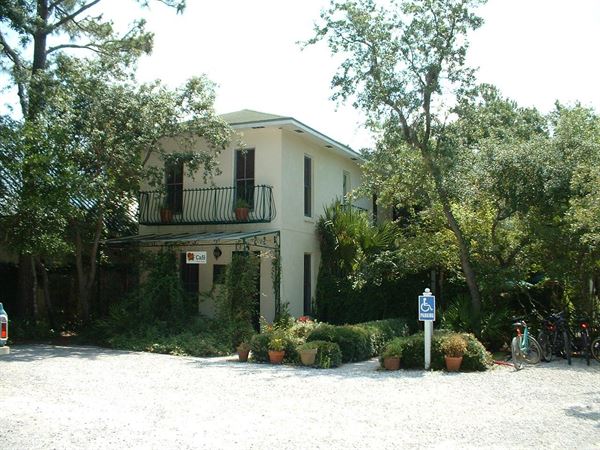 Hibiscus Coffee & Guesthouse