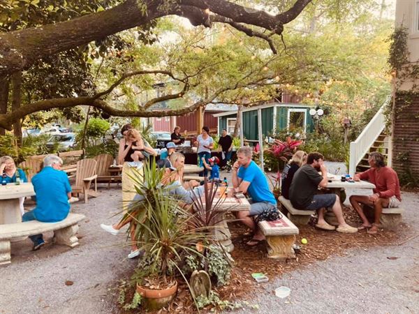 Hibiscus Coffee & Guesthouse