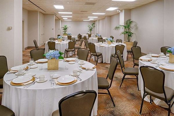 DoubleTree by Hilton Hotel Tulsa Downtown