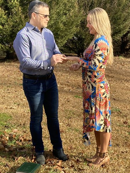 Leigh Services Notary Public & Wedding Officiants