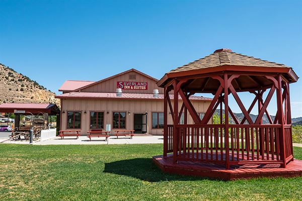 Silverland Inn