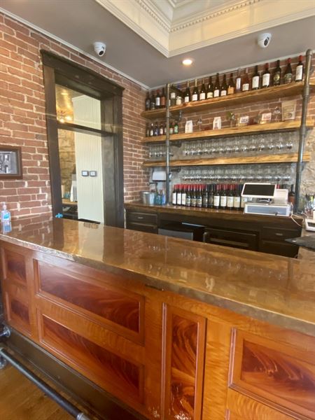 Front Street Cellars and Inn