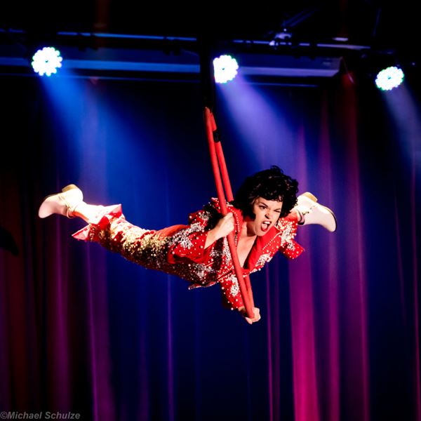 Toni Tabasco - Aerial Elvis Tribute Artist