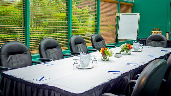 Rosedale on Robson Suite Hotel