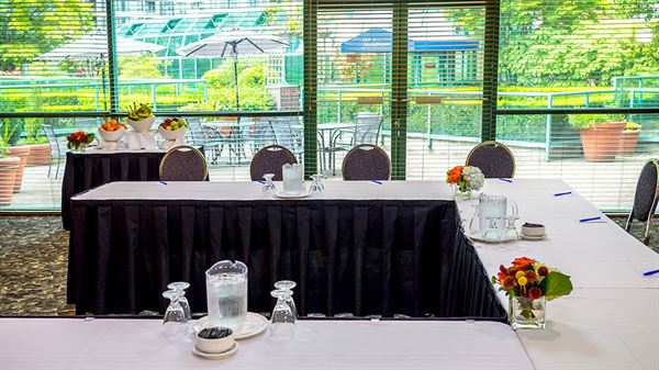 Rosedale on Robson Suite Hotel