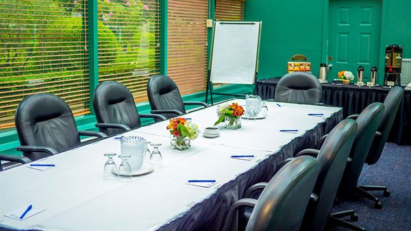 Rosedale on Robson Suite Hotel