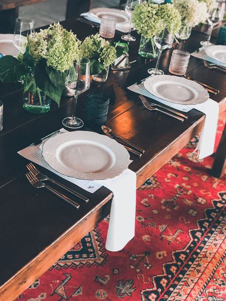 Meraki  a Tailored Table