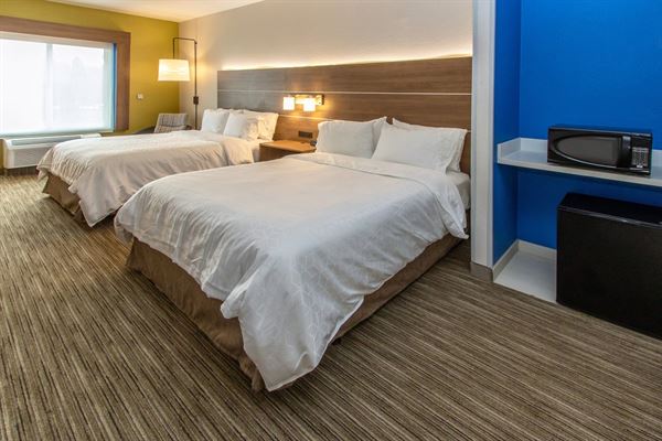 Holiday Inn Express & Suites Roseville Galleria Area
