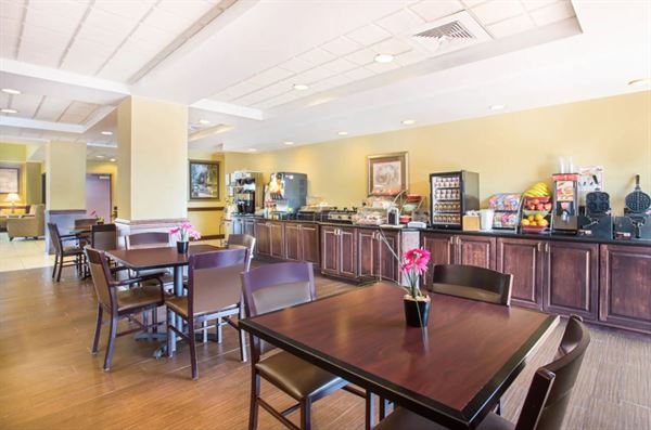 Wingate by Wyndham Mobile