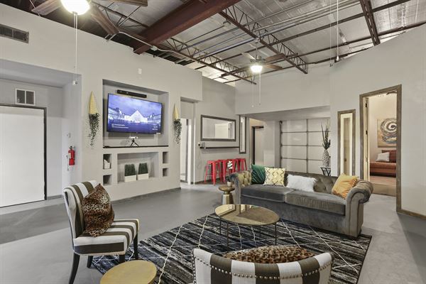 Industrial Loft & Lounge