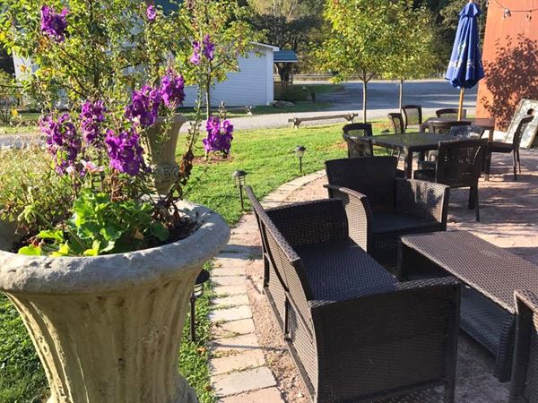 Hyde Away Inn & Restaurant