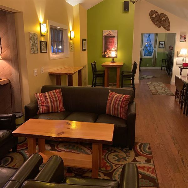 Hyde Away Inn & Restaurant