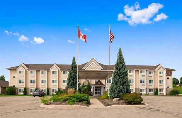Best Western Plus - Woodstock Inn & Suites