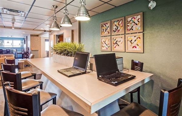 Best Western Plus - Woodstock Inn & Suites