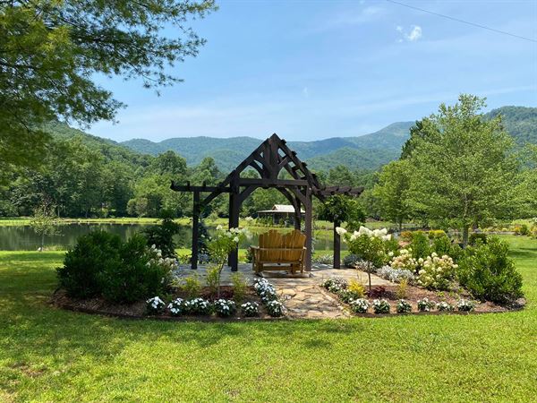 Idyll - Betty Creek Valley