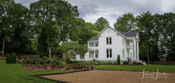 The Simmons House Historic Venue & Inn