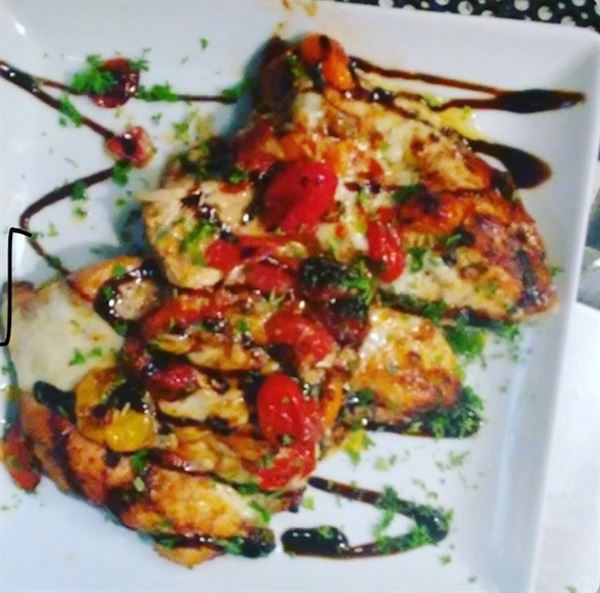 Bashaw Steakhouse, Seafood & LIVE Music