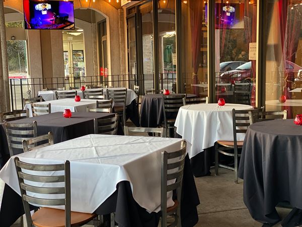 Bashaw Steakhouse, Seafood & LIVE Music