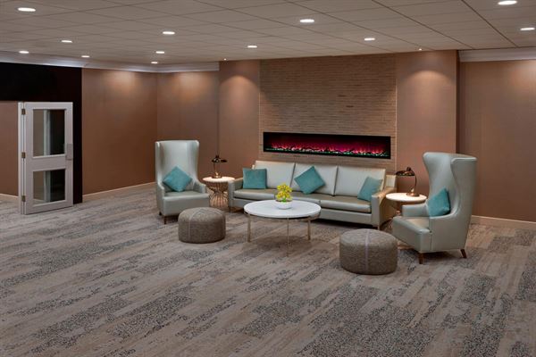 Four Points by Sheraton & Element by Westin Toronto Airport