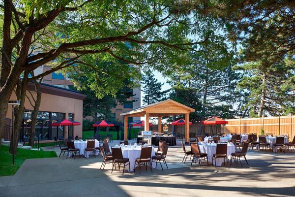 Four Points by Sheraton & Element by Westin Toronto Airport