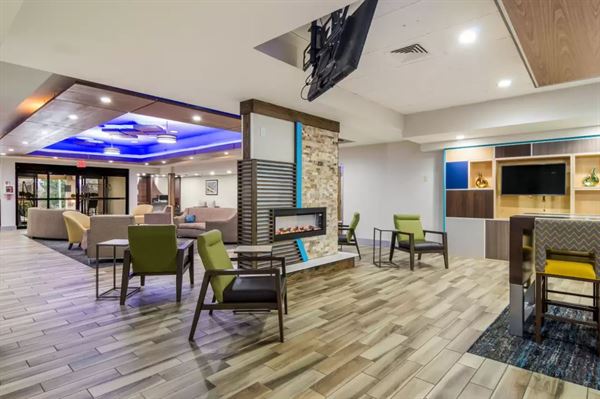 Custom Catering and Banquets at Comfort Inn, RIDC Park