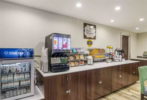 Custom Catering and Banquets at Comfort Inn, RIDC Park