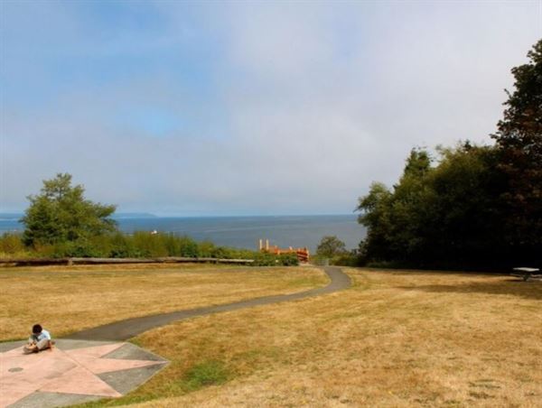 Daybreak Star Indian Cultural Center