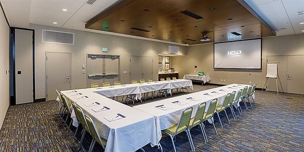 Holiday Inn Express and Suites in Sturbridge