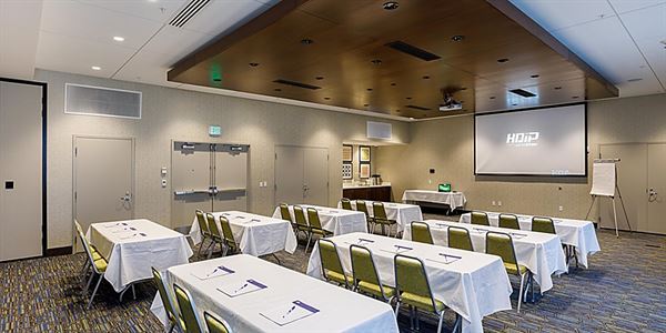 Holiday Inn Express and Suites in Sturbridge