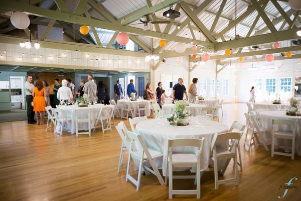 The Laurelhurst Club