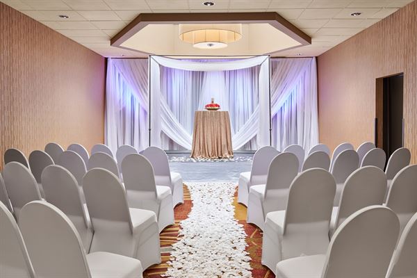 Four Points by Sheraton Milwaukee North Shore