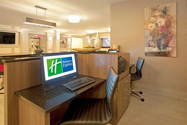 Holiday Inn Express & Suites Minnetonka